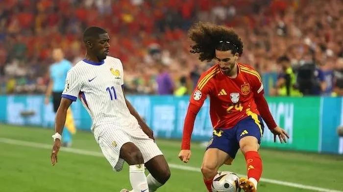 Cucurella bị la ó ở bán kết EURO 2024