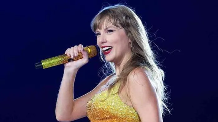 Taylor Swift choáng ngợp trước hành động của người hâm mộ