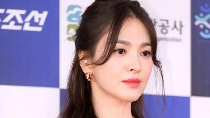 Song Hye Kyo từng thân mật với một mỹ nam nổi tiếng khi mới 17 tuổi, nhan sắc ‘bạn trai’ gây sốt