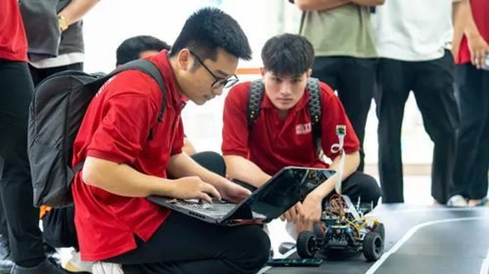 Định nghĩa môi trường đại học theo kiểu HUTECH: Đa sắc màu chuẩn gu Gen Z