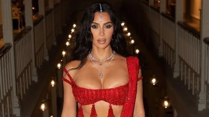 Kim Kardashian ‘chơi trội’ ở đám cưới con trai tỷ phú giàu nhất châu Á