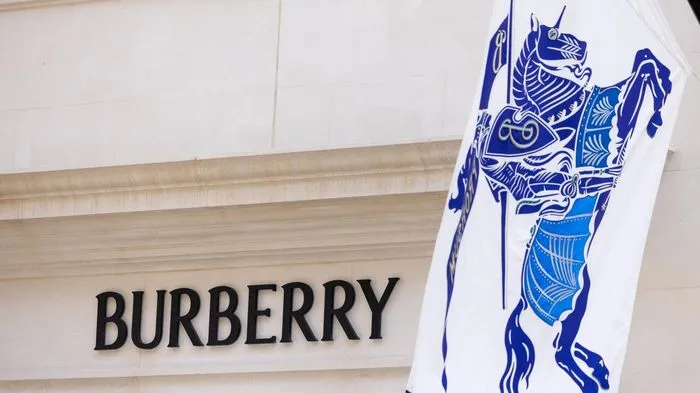 Burberry thay CEO giữa cơn bão suy thoái