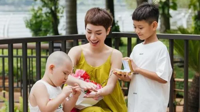 Nữ ca sĩ rời showbiz khi đang trên đỉnh cao, nay sống viên mãn bên chồng đại gia và hai con