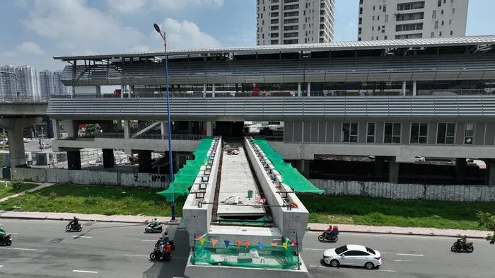 Hiện trạng cầu bộ hành tại các ga metro số 1 gần trung tâm TP.HCM