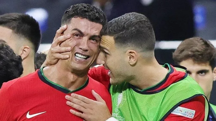 BBC trả giá vì sỉ nhục Ronaldo