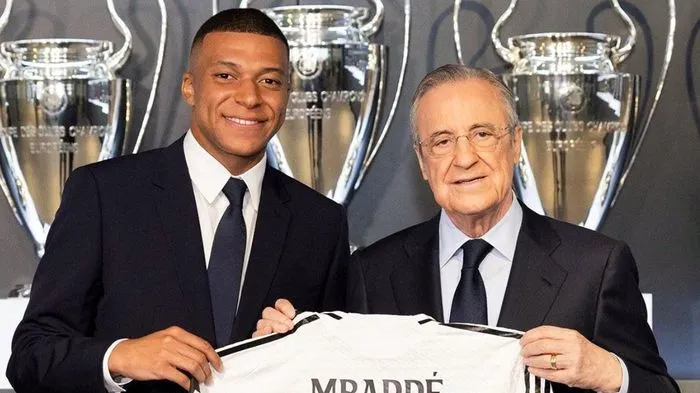 Cử chỉ gây sốt của Mbappe khi ra mắt Real Madrid