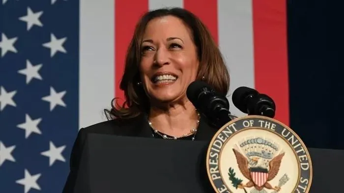 Hồi ký của bà Kamala Harris ‘nóng’ trở lại