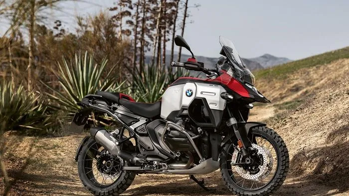 BMW R 1300 GS Adventure ‘lột xác’ – đổi thiết kế, loại bỏ tay côn