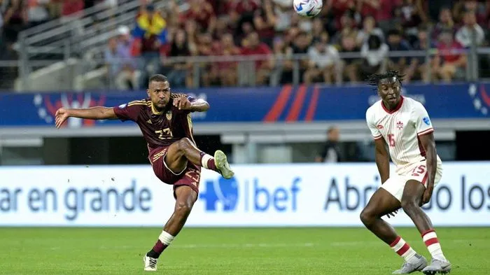 Siêu phẩm lốp bóng từ khoảng cách hơn 35 m ở Copa America 2024