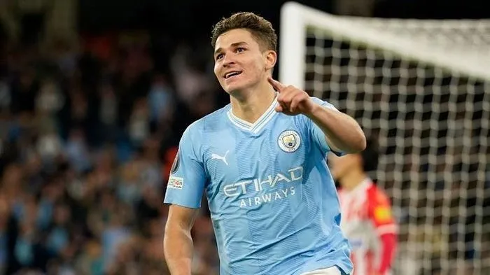 Man City ra mức giá cao bán Julian Alvarez