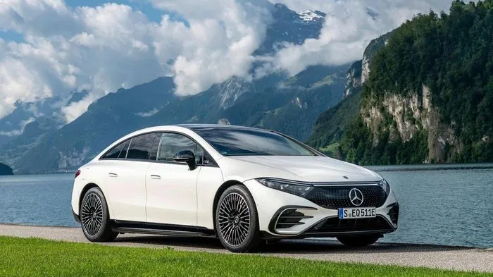 Xe điện ‘kéo’ doanh số Mercedes đi xuống