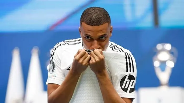 Ở Real Madrid, Mbappe hưởng lương bao nhiêu?