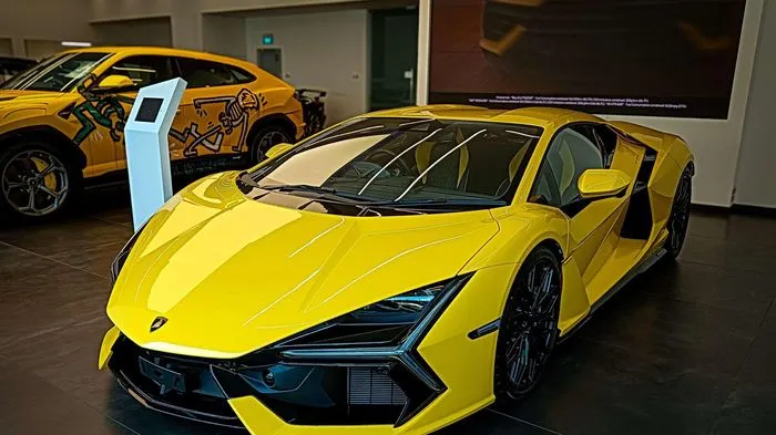 Loạt siêu xe Lamborghini Revuelto có mặt tại Singapore