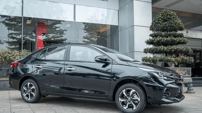 Mua sedan cỡ B bản rẻ nhất, được gì và mất gì?