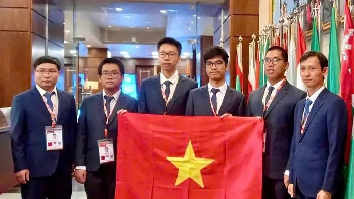 Cả 4 học sinh Việt giành huy chương Olympic Tin học quốc tế