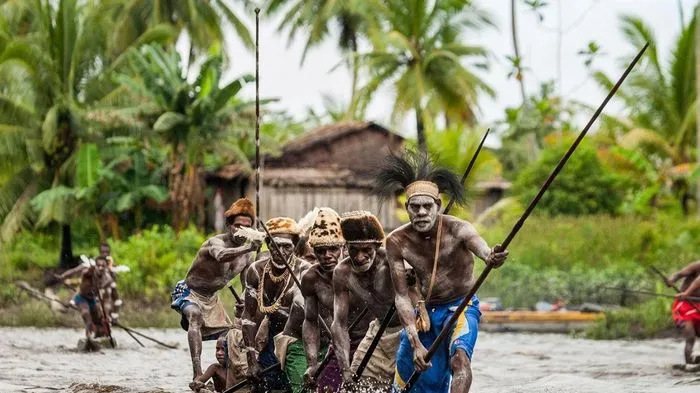 Cuộc sống bí ẩn của bộ tộc ăn thịt người tại Indonesia