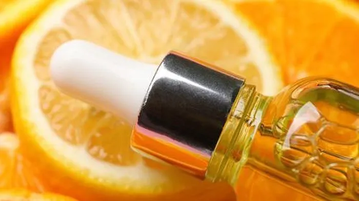 Da càng thêm tệ khi mắc 4 sai lầm trong việc dùng serum vitamin C