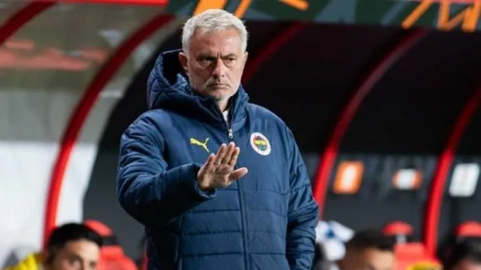 Mourinho nhắc tên MU sau trận hòa Twente