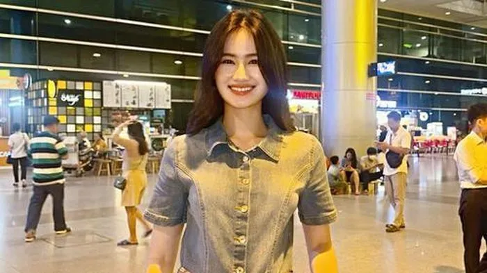 Gu thời trang sân bay tôn dáng của Hoa hậu Ý Nhi